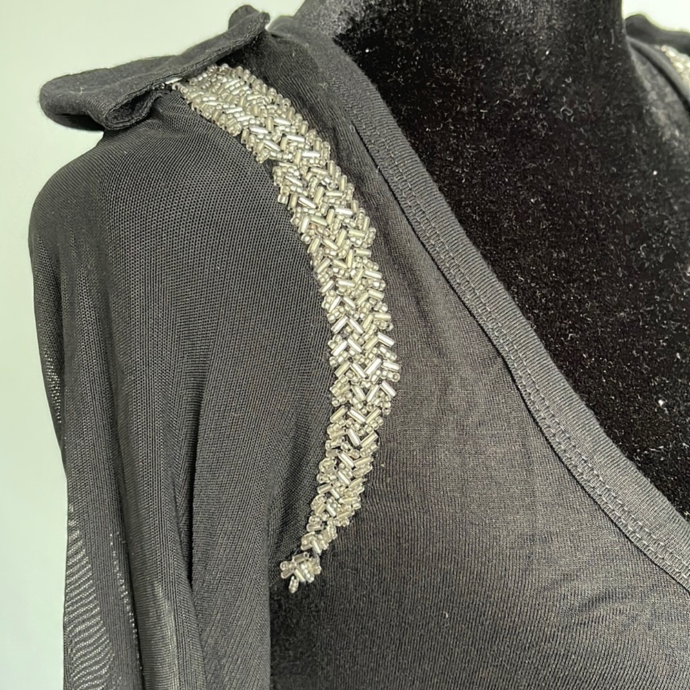 6126 long sleeve shirt w beaded detail. Size M - Picture 4 of 9